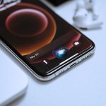 Apple fa il patto col nemico: Siri sarà più smart con l'aiuto di Gemini?